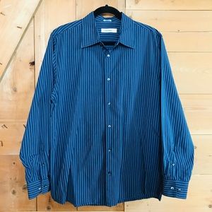 Calvin Klein // Men’s long Sleeve Button Up